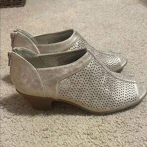 Easy Street Chic Silver Peep-Toe Women's Shoes